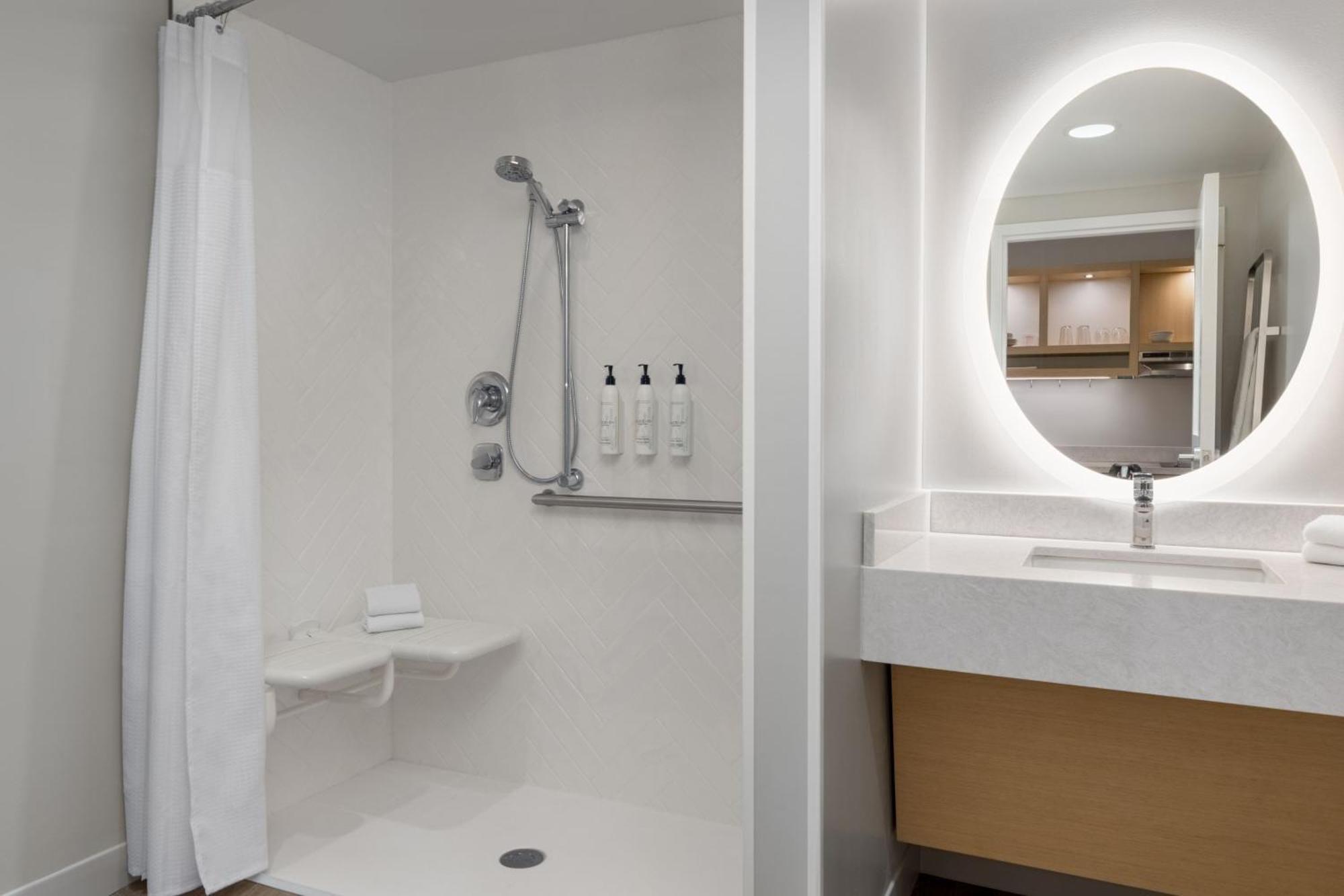 Towneplace Suites By Marriott Geneva At Spire Academy Εξωτερικό φωτογραφία