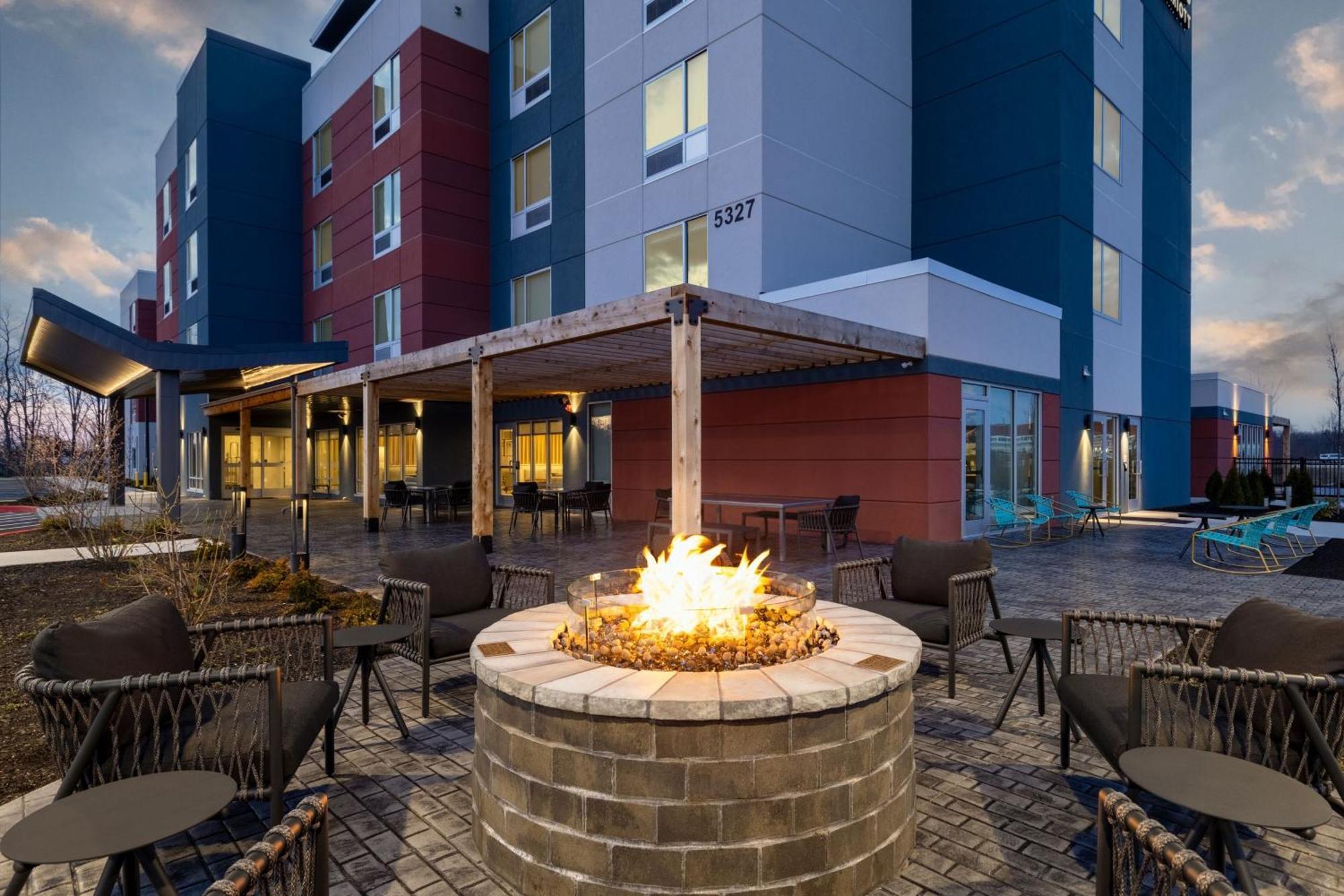 Towneplace Suites By Marriott Geneva At Spire Academy Εξωτερικό φωτογραφία