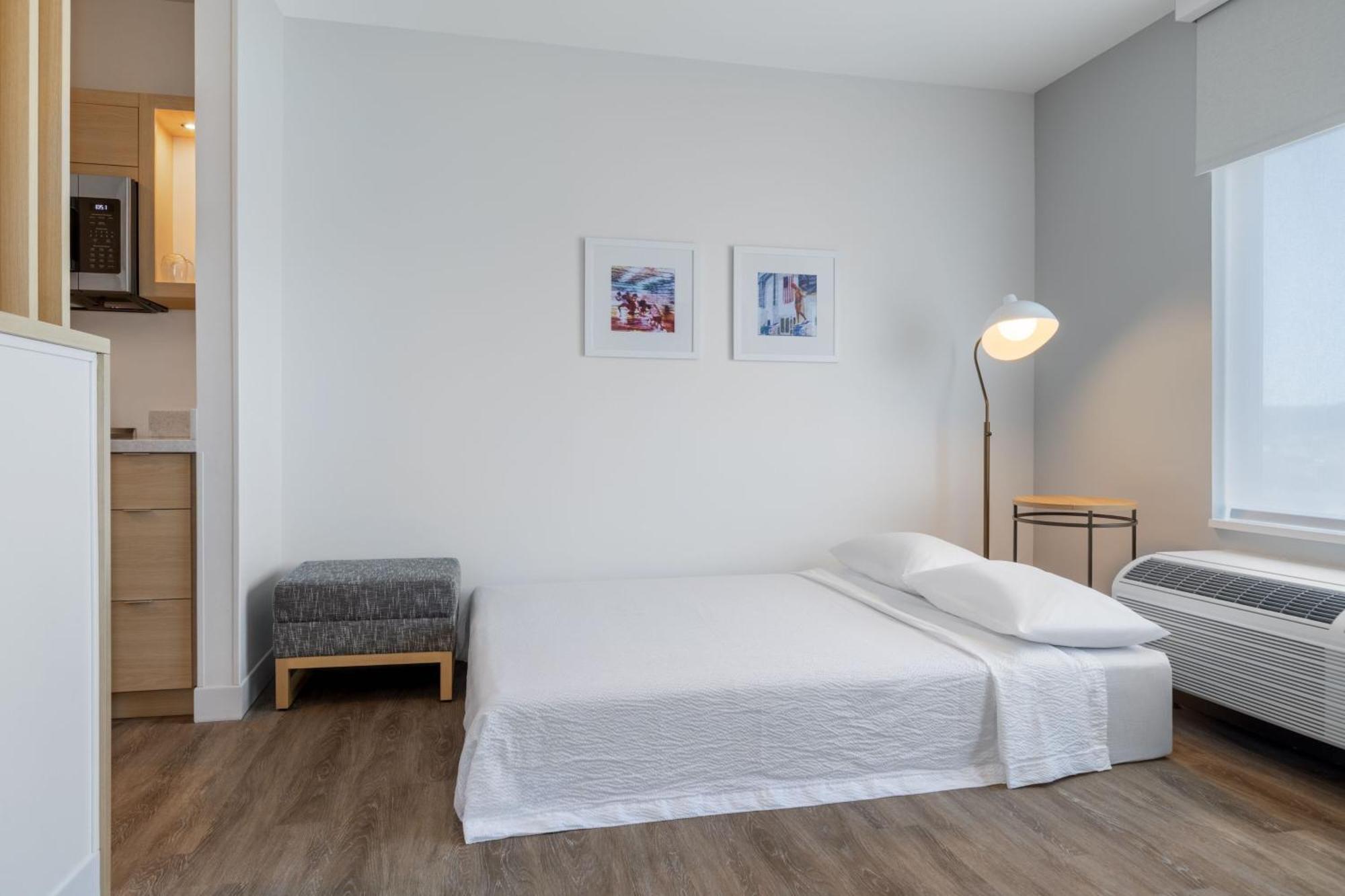 Towneplace Suites By Marriott Geneva At Spire Academy Εξωτερικό φωτογραφία