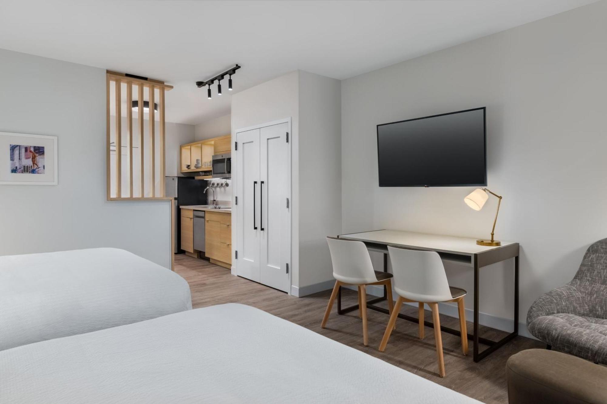 Towneplace Suites By Marriott Geneva At Spire Academy Εξωτερικό φωτογραφία